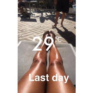 Megan McKenna feet photo thumbnail