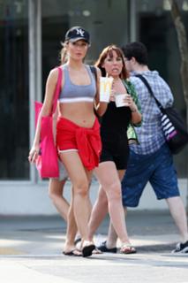 Megan McKenna feet photo thumbnail