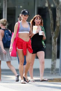 Megan McKenna feet photo thumbnail