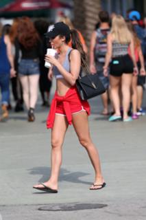 Megan McKenna feet photo thumbnail