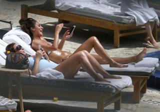 Megan McKenna feet photo thumbnail