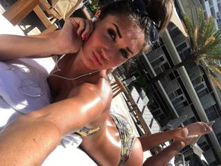 Megan McKenna feet photo thumbnail