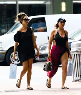 Megan McKenna feet photo thumbnail