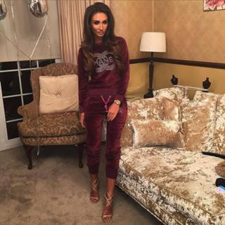 Megan McKenna feet photo thumbnail
