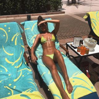 Megan McKenna feet photo thumbnail