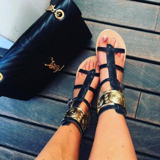 Megan McKenna feet photo thumbnail