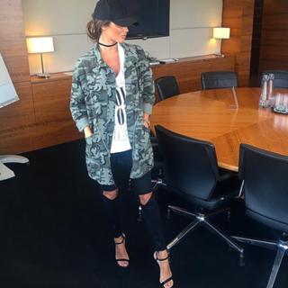 Megan McKenna feet photo thumbnail