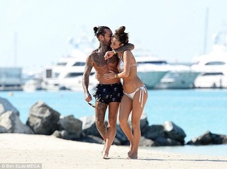 Megan McKenna feet photo thumbnail