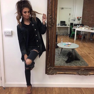 Megan McKenna feet photo thumbnail
