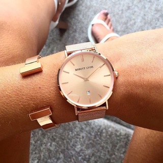 Megan McKenna feet photo thumbnail