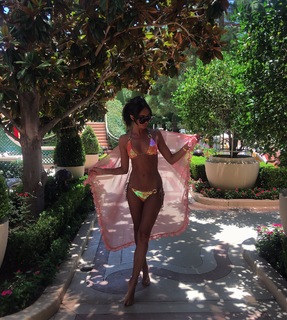 Megan McKenna feet photo thumbnail