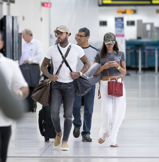 Megan McKenna feet photo thumbnail