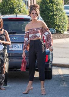 Megan McKenna feet photo thumbnail