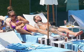 Megan McKenna feet photo thumbnail