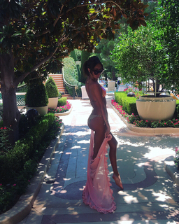 Megan McKenna feet photo thumbnail