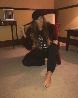 Megan McKenna feet photo thumbnail