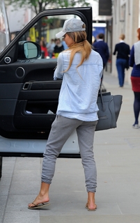 Megan McKenna feet photo thumbnail