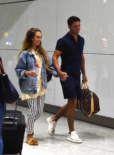 Megan McKenna feet photo thumbnail