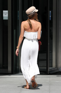 Megan McKenna feet photo thumbnail