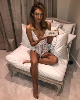 Megan McKenna feet photo thumbnail