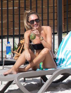 Megan McKenna feet photo thumbnail