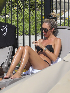 Megan McKenna feet photo thumbnail