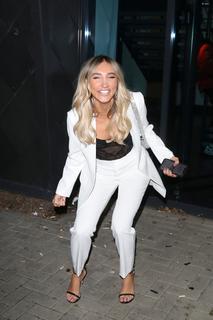 Megan McKenna feet photo thumbnail