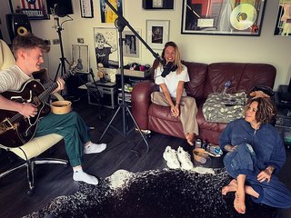 Megan McKenna feet photo thumbnail