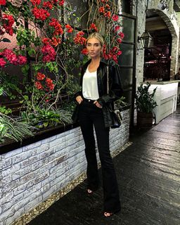 Megan McKenna feet photo thumbnail