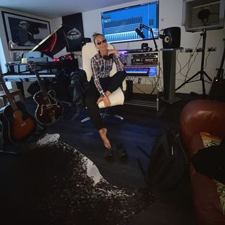 Megan McKenna feet photo thumbnail