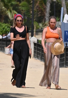 Megan McKenna feet photo thumbnail