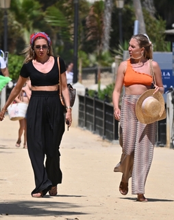 Megan McKenna feet photo thumbnail