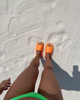 Megan McKenna feet photo thumbnail