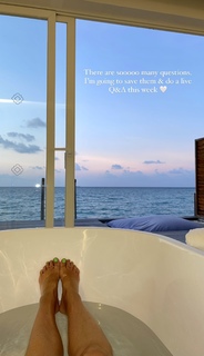 Megan McKenna feet photo thumbnail