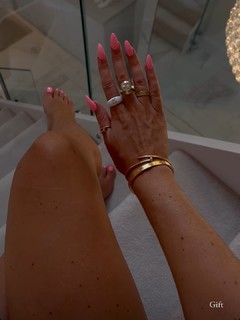 Megan McKenna feet photo thumbnail