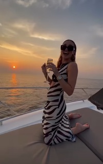 Megan McKenna feet photo thumbnail