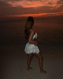 Megan McKenna feet photo thumbnail