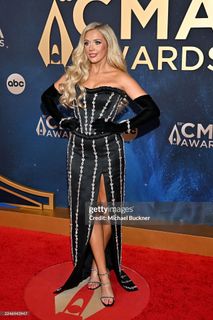 Megan Moroney feet photo thumbnail