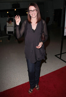 Megan Mullally feet photo thumbnail