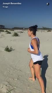 Megan Olivi feet photo thumbnail