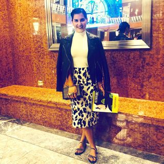 Megan Olivi feet photo thumbnail