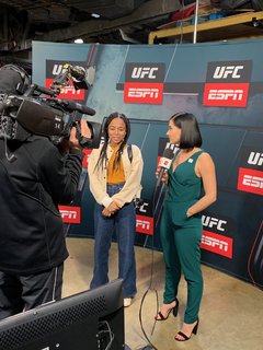 Megan Olivi feet photo thumbnail