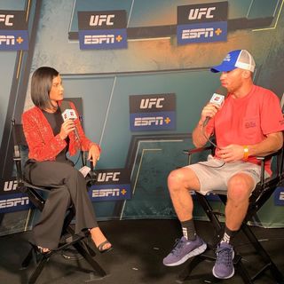 Megan Olivi feet photo thumbnail