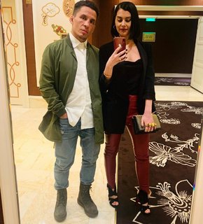 Megan Olivi feet photo thumbnail