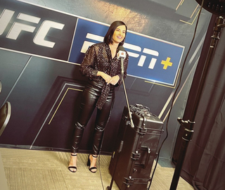 Megan Olivi feet photo thumbnail