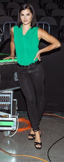 Megan Olivi feet photo thumbnail