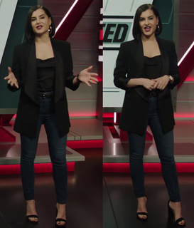 Megan Olivi feet photo thumbnail