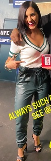 Megan Olivi feet photo thumbnail