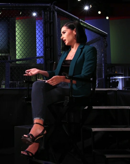 Megan Olivi feet photo thumbnail