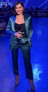 Megan Olivi feet photo thumbnail